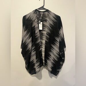 NWT Travelers by Chico’s Open Knit Cardigan S/M Black White Poncho Wrap